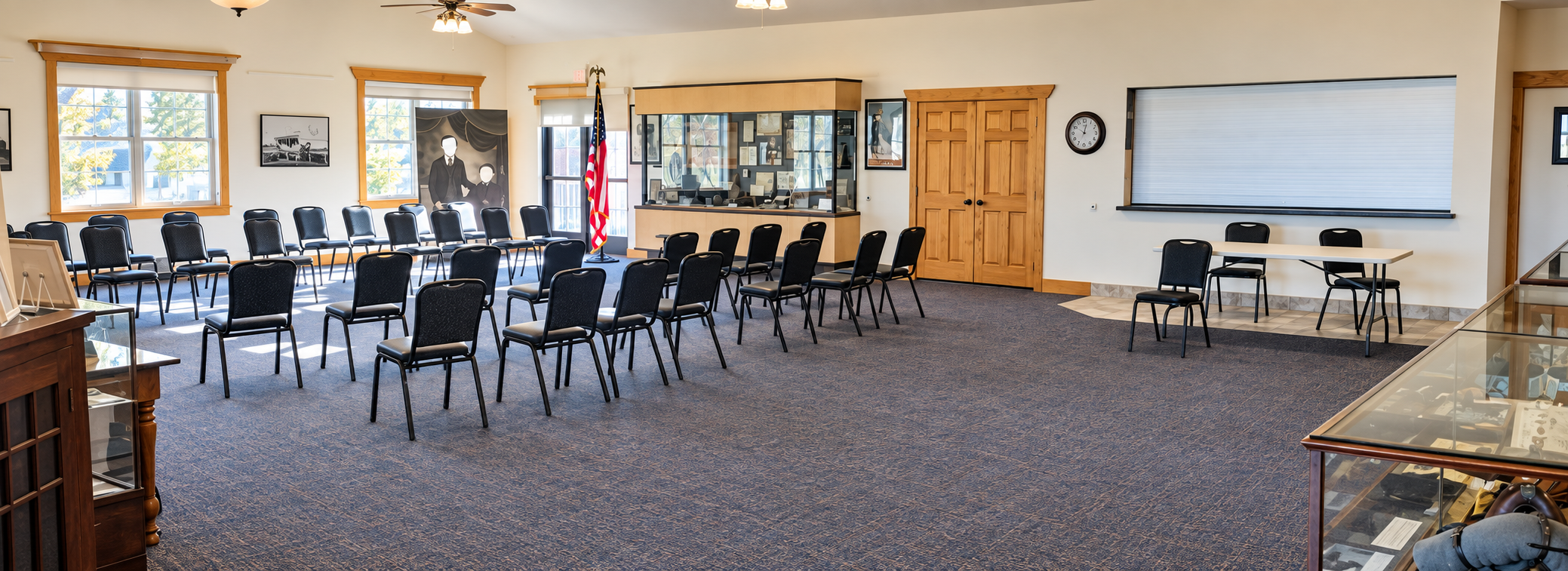 Meeting room with chairs and a flag